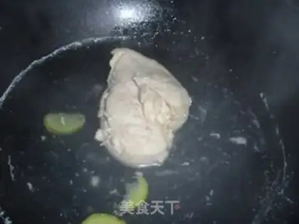 Make Shredded chicken porridge with mushroom step 1