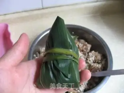 Make zongzi step 24