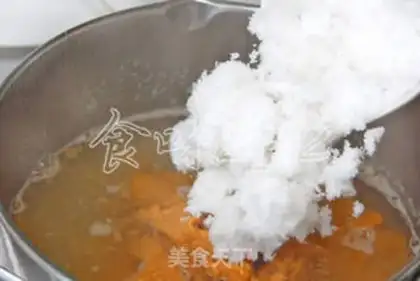 Make Peanut cream popsicle step 1
