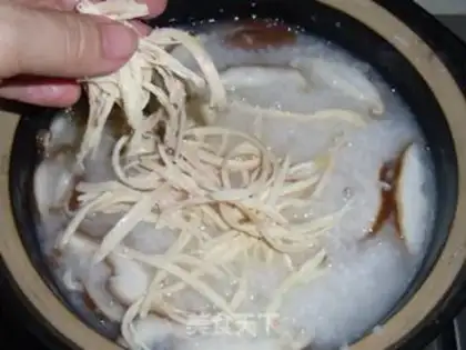Make Shredded chicken porridge with mushroom step 5
