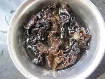 Make Balsam pear mixed with fungus step 5