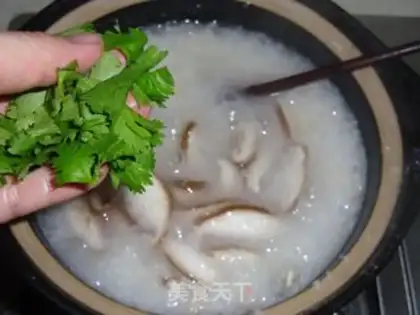 Make Shredded chicken porridge with mushroom step 7