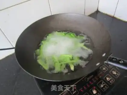 Make Balsam pear mixed with fungus step 7