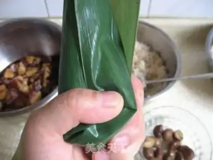 Make zongzi step 32