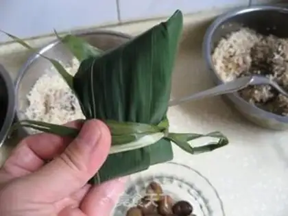 Make zongzi step 34