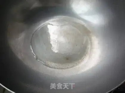 Make Northeast egg noodles step 1