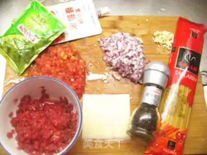 Make Black Pepper Beef Italian Sauce Noodles step 0
