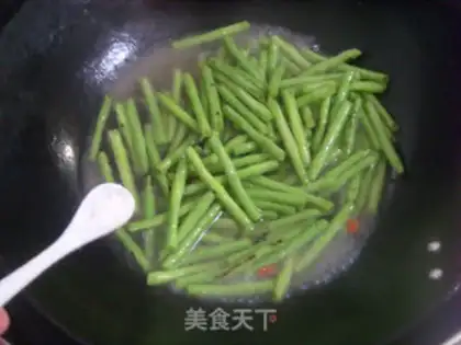 Make stir-fried cowpea step 3