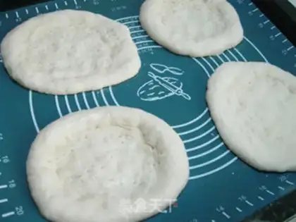 Make Multi-flavored mini pizza step 3