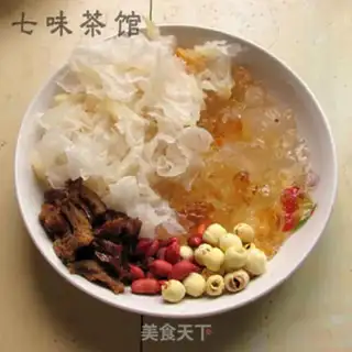 Make Peach glue silver ear soup step 0