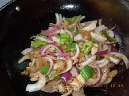 Make Twice-cooked pork with green pepper and onion step 0