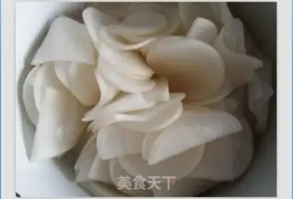 Make Hot and sour soaked radish step 0