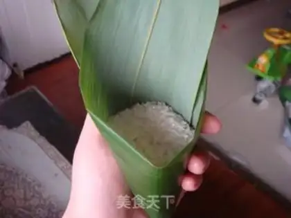 Make a rice dumpling step 1