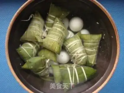 Make a rice dumpling step 4