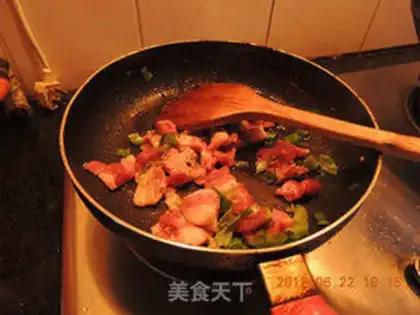 Make braised noodles with lentils step 2