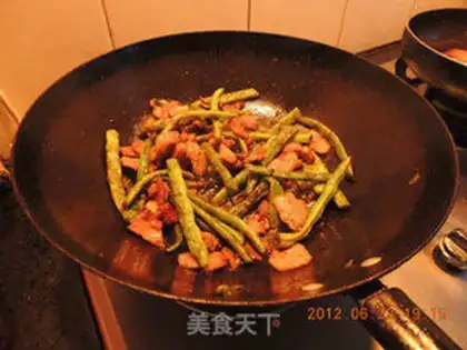 Make braised noodles with lentils step 3