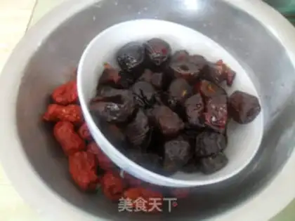 Make Sweet jujube triangle rice dumplings step 4