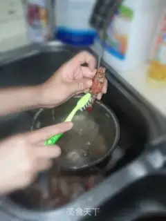 Make spicy crayfish step 1