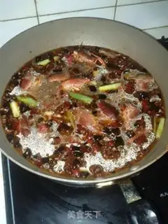 Make spicy crayfish step 3
