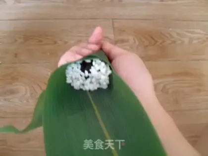 Make Sweet jujube triangle rice dumplings step 10