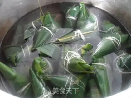 Make Sweet jujube triangle rice dumplings step 16