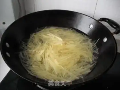 Make Spicy potatoes with red oil step 3