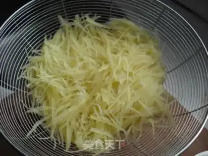 Make Spicy potatoes with red oil step 4