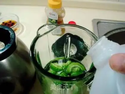 Make Blood Chrysanthemum and Balsam Pear Drink step 3