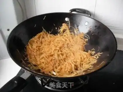 Make Spicy potatoes with red oil step 7