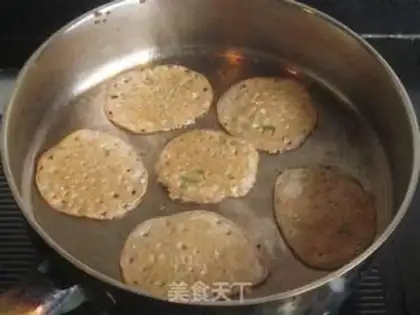 Make Black bean dregs and barley flour egg cake step 5