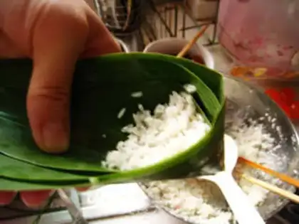 Make Triangle rice dumplings step 4