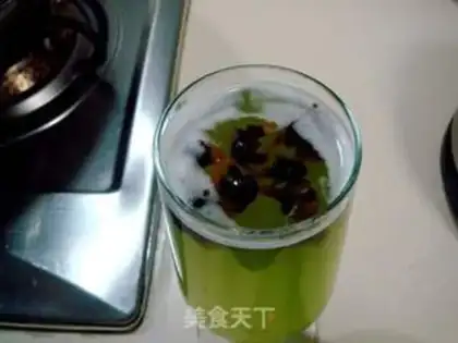 Make Blood Chrysanthemum and Balsam Pear Drink step 7