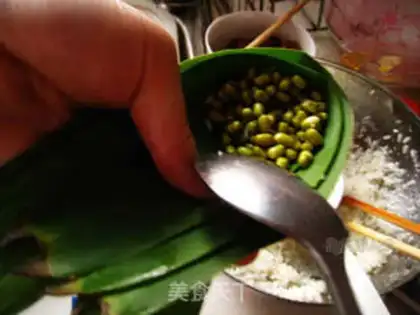 Make Triangle rice dumplings step 5