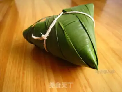 Make Triangle rice dumplings step 8