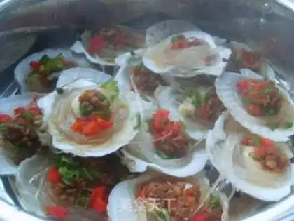 Make Steamed scallops with garlic and vermicelli step 5