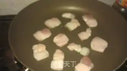 Make stir-fry in a stone pot step 2