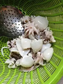 Make Fried cuttlefish with three pepper step 2