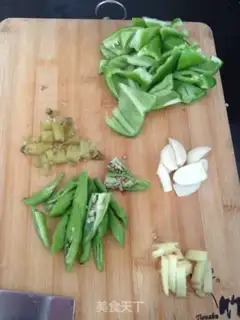 Make Fried cuttlefish with three pepper step 3