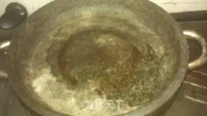 Make stir-fry in a stone pot step 8