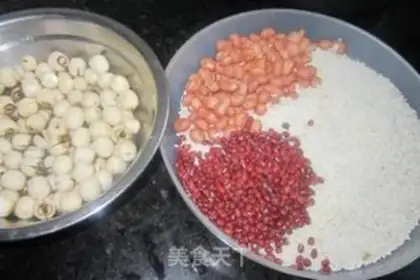 Make Peanut lotus seed meat rice dumplings step 0