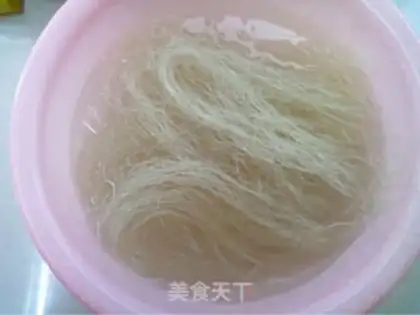 Make Seafood rice noodles step 1