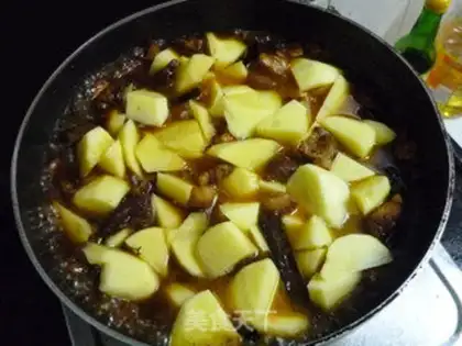 Make Five flowers with potatoes step 11