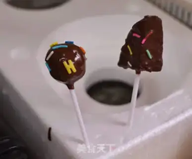 Make Chocolate cake lollipop step 8