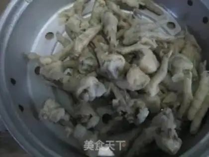 Make Chili chicken claws step 1