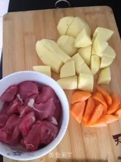 Make Curry potato stew step 1