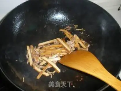 Make Spaghetti pasta step 1