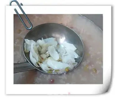 Make Sanbao green bean congee step 9