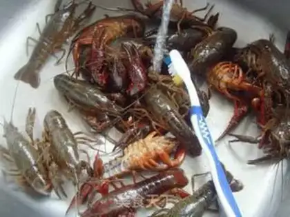 Make Spicy lobster step 1