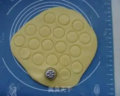 Make Button cookies step 5