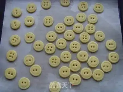 Make Button cookies step 8